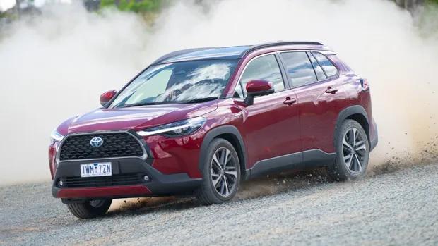 Toyota Corolla Cross Atmos Hybrid 2022 drift close