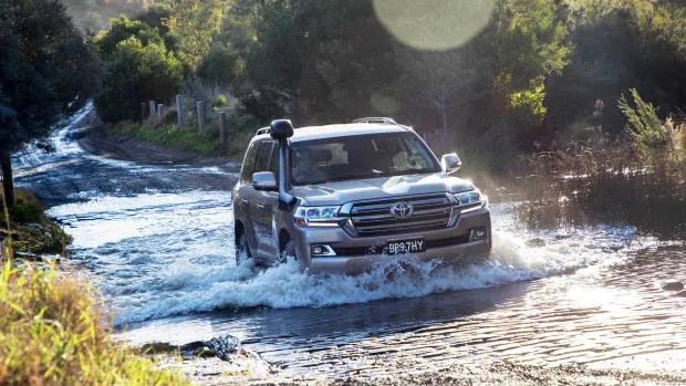 2019 Toyota Land Cruiser 200 river