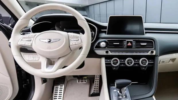 2018 Genesis G70 dashboard