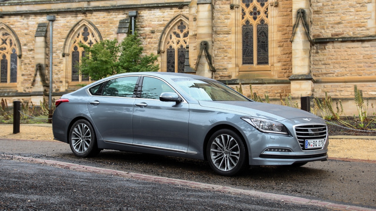 Hyundai Genesis Video Review - Chasing Cars