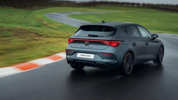 2022 Cupra Leon hot hatch grey - rear 3/4 dynamic shot