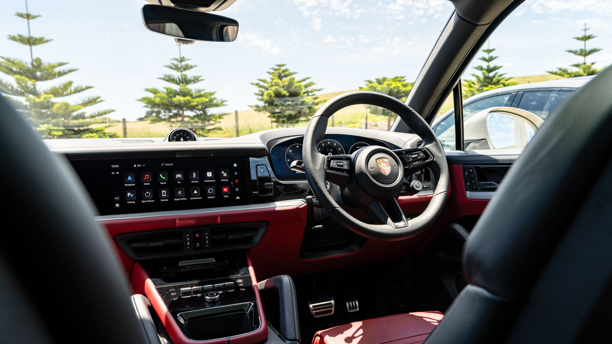 Porsche Cayenne S 2024 interior 2