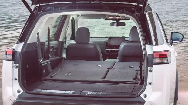 Nissan Pathfinder Ti 2023 boot first row