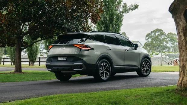 2024 Kia Sportage Hybrid GT-Line rear 3/4 static shot