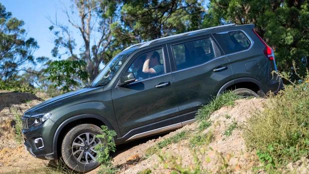 Mahindra Scorpio 2023 off road side
