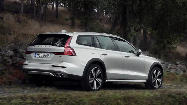 2019 Volvo V60 Cross Country rear 3/4