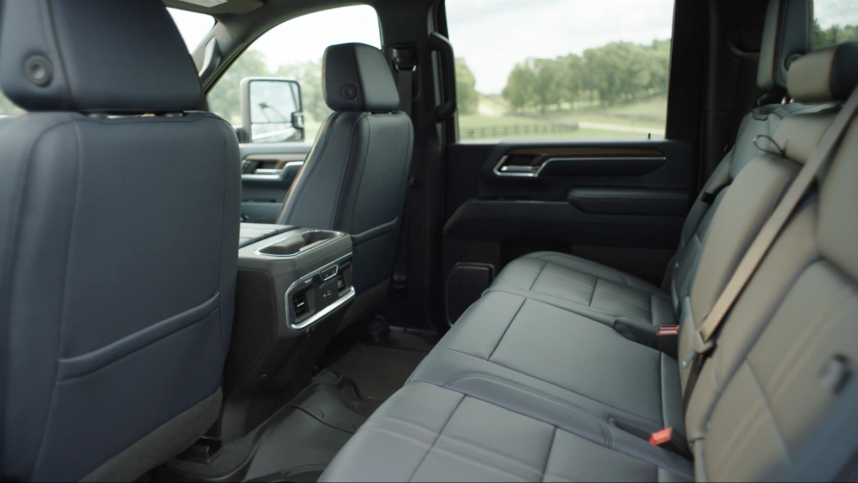 Chevrolet Silverado 2500 HD 2024 back seat