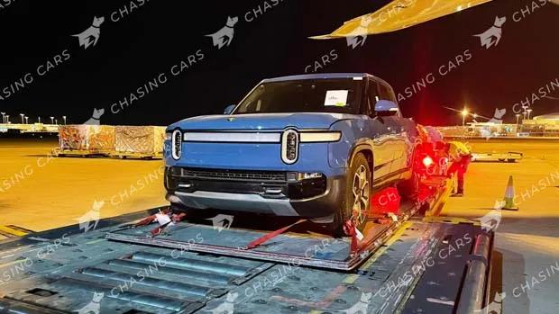Rivian R1T 2022 front new watermark