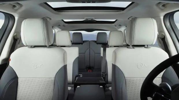 2018 Land Rover Discovery SVX interior trim