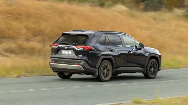 Toyota RAV4 Cruiser Hybrid 2022 rear flyby