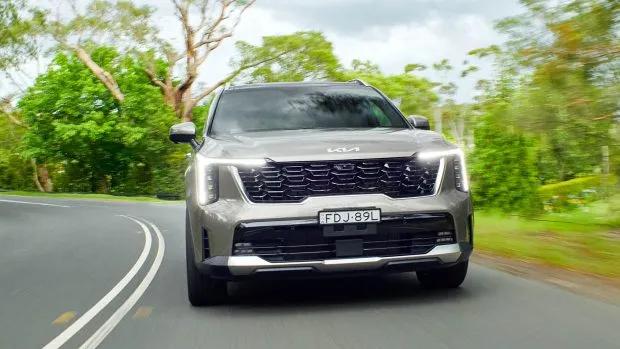 2024 Kia Sorento PE facelift front end driving shot