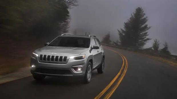 2019 Jeep Cherokee Limited silver front