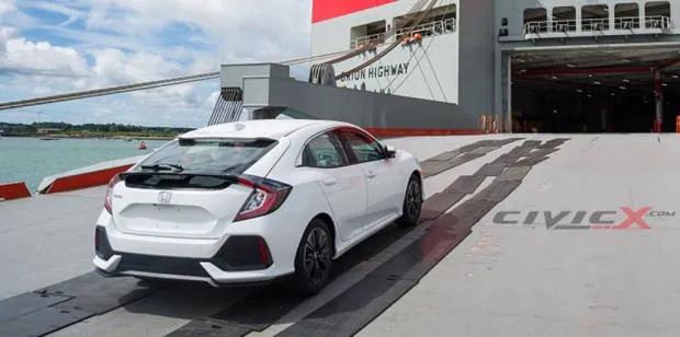 2017 Honda Civic Hatch - Chasing Cars