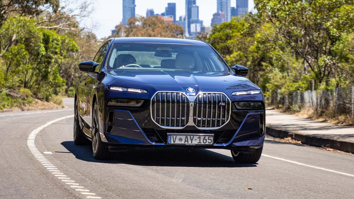 BMW i7 M70 2024 review