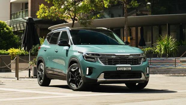 Kia Seltos GT Line 2023 front 3/4
