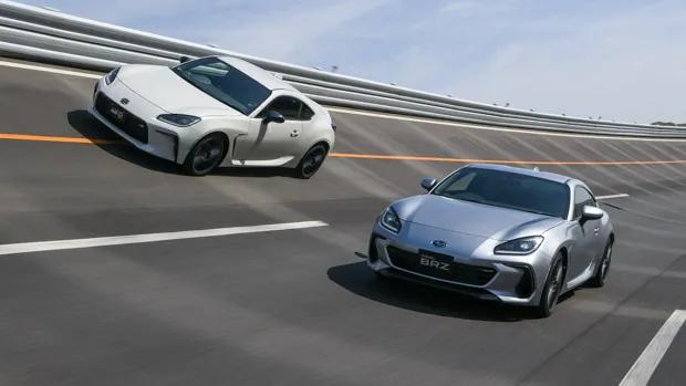 Subaru BRZ and Toyota GR 86 2022 on track