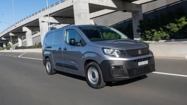 2023 Peugeot E-Partner front 3/4 driving shot