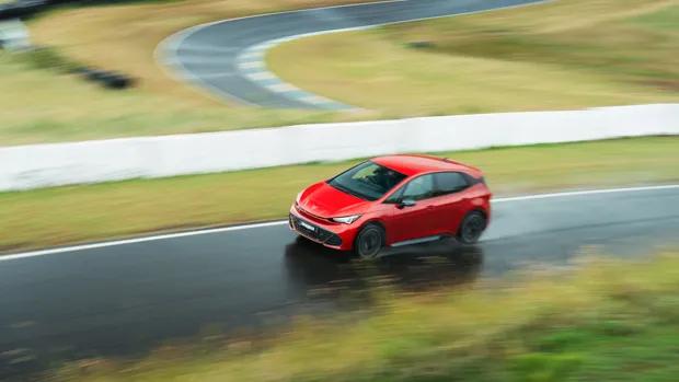 Cupra Born 2023 front far