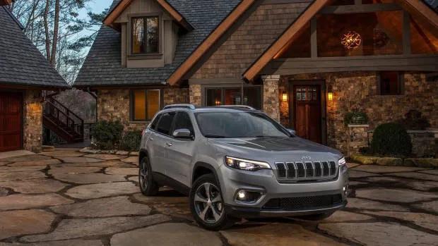 2019 Jeep Cherokee Limited silver front 3/4