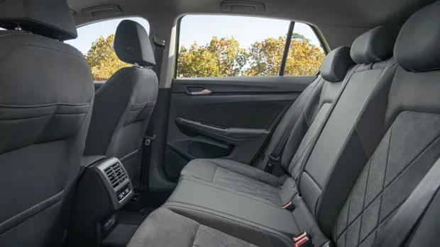 Volkswagen Golf Life 2021 Mk 8 back seat space