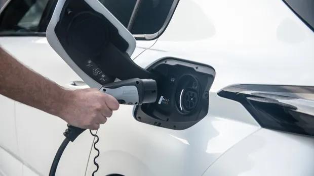 Peugeot 308 GT Sport PHEV 2023 charging 2