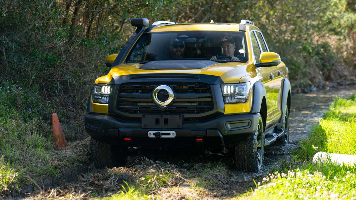 GWM Cannon Alpha PHEV 2024 off road front 3