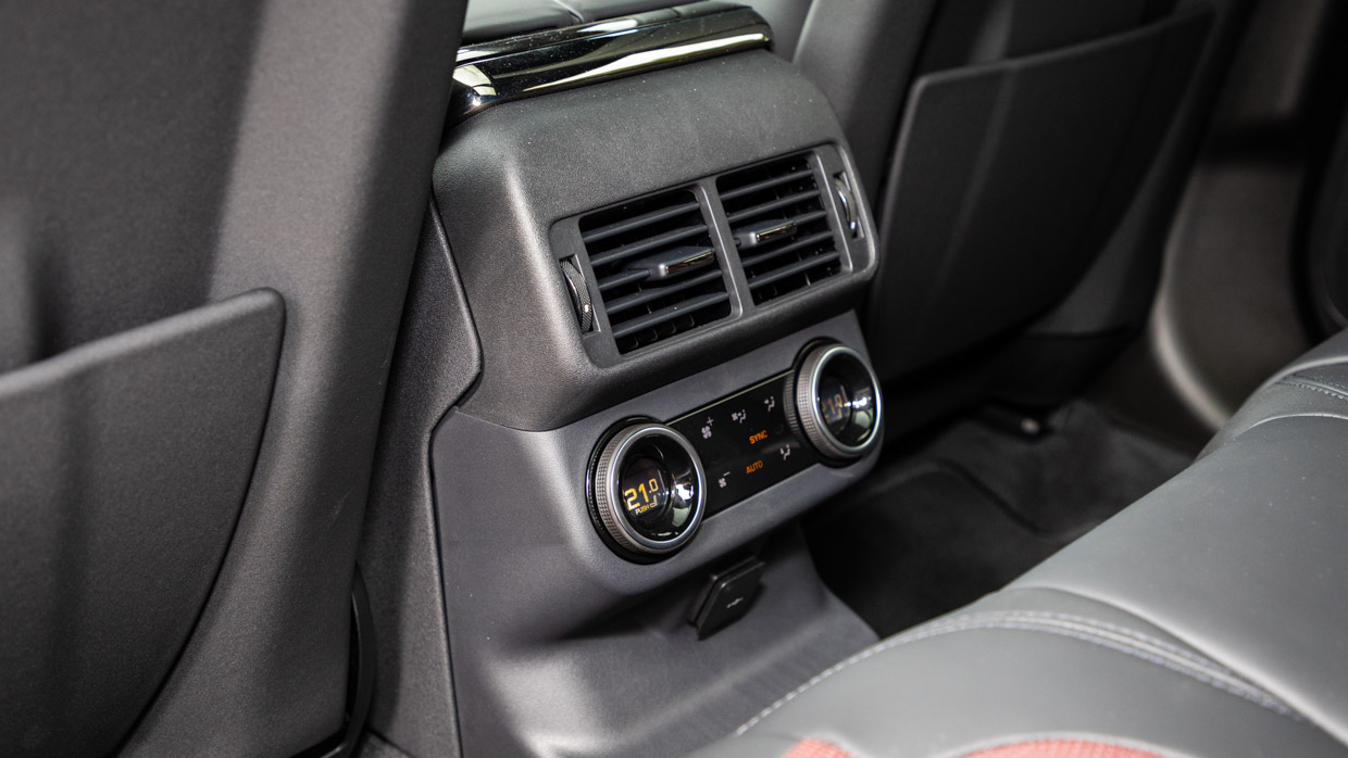 Range Rover Velar P400 2024 air vents