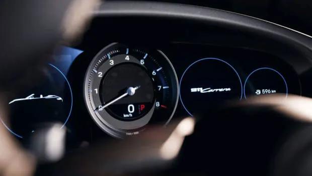 2020 Porsche 911 Carrera gauges
