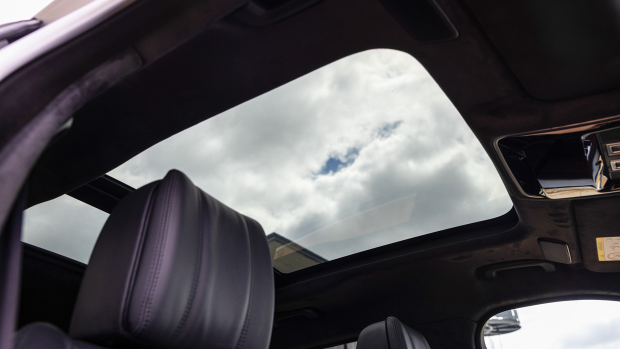 Range Rover Velar P400 2024 sunroof