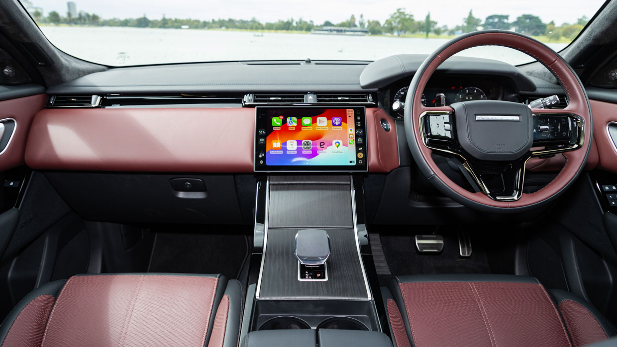 Range Rover Velar P400 2024 interior