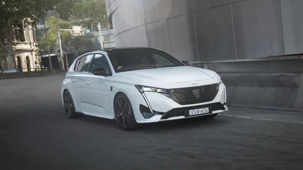Peugeot 308 GT Sport PHEV 2023 driving 2