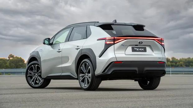 Toyota claims hybrids better for environment than EVs in Australia