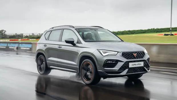 Cupra Ateca VZx 2022 front 3/4 driving 2