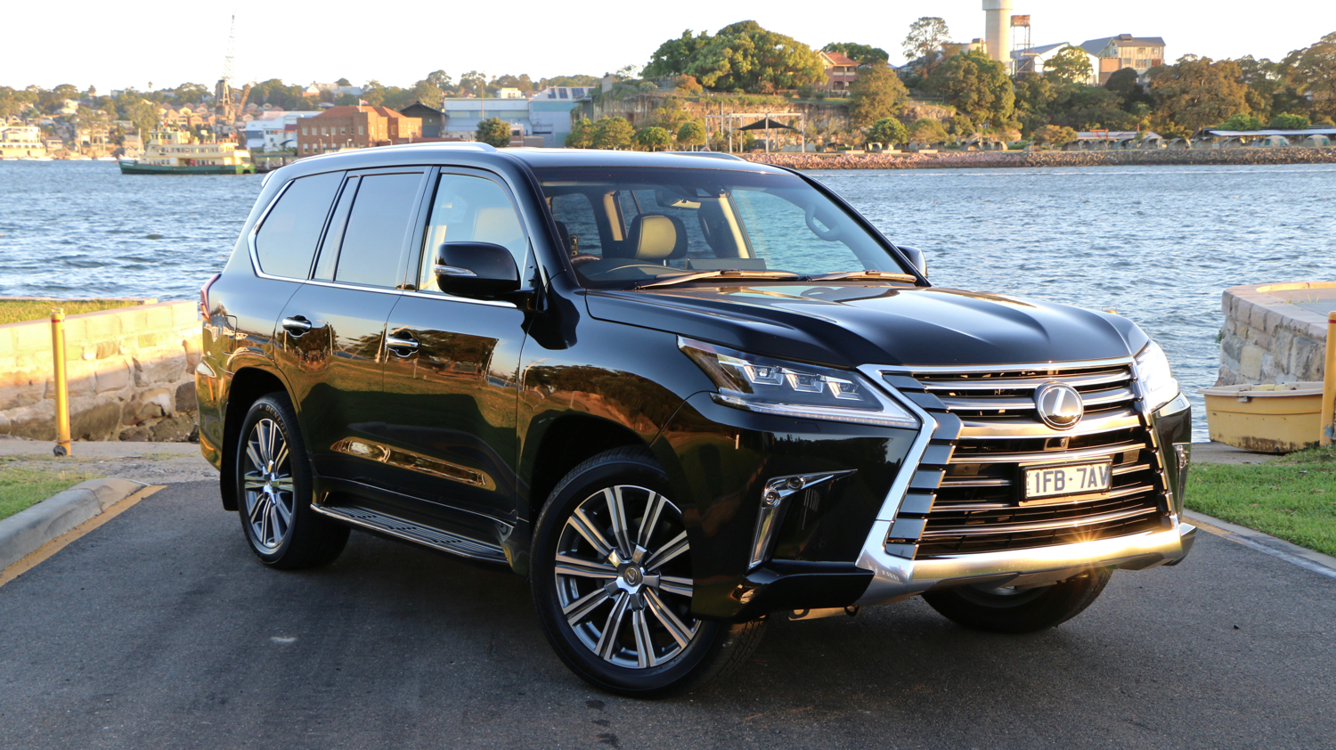 2016 Lexus LX 570 Review