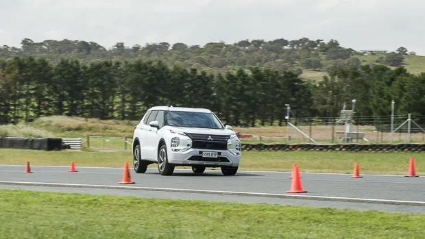 Mitsubishi Outlander Exceed 2022 performance testing