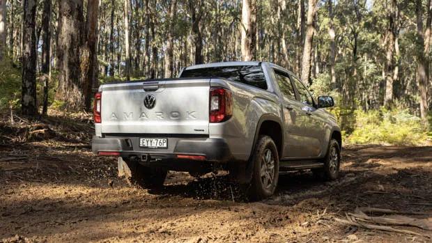 Volkswagen Amarok 2023 Life driving rear off road