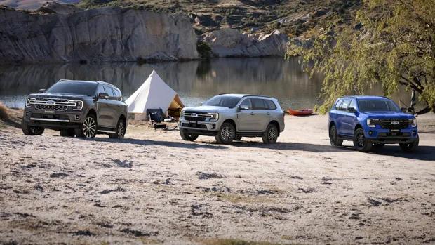 Which Ford Everest variants get the new V6 engine?