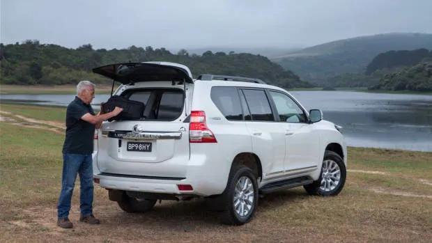 2017 Toyota Prado Altitude white rear tailgate