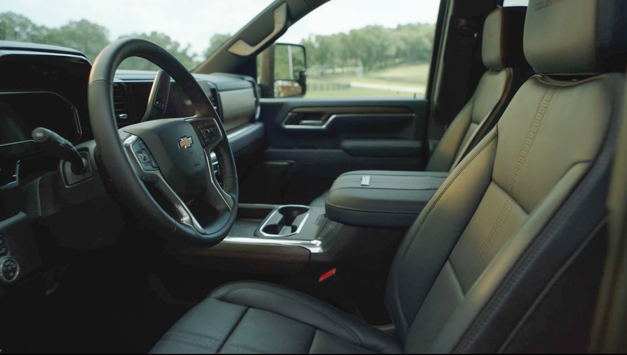 Chevrolet Silverado 2500 HD 2024 front seat