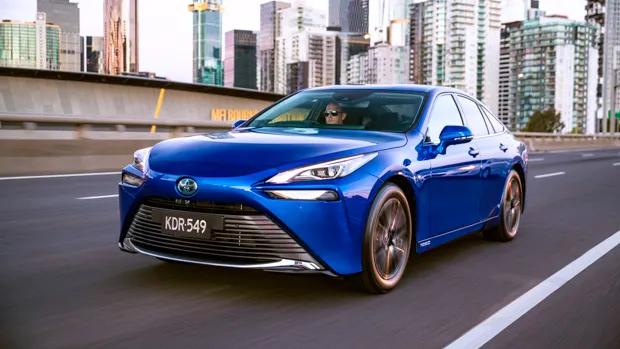 Toyota Mirai 2021 driving