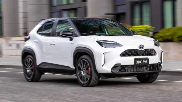 Toyota Yaris Cross GR Sport 2023 driving front 3/4
